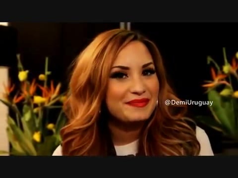 Demi Lovato envía saludos a Radio Disney Uruguay. 398