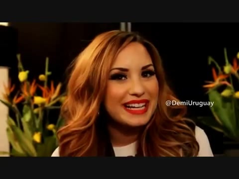 Demi Lovato envía saludos a Radio Disney Uruguay. 409