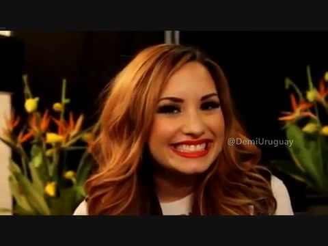 Demi Lovato envía saludos a Radio Disney Uruguay. 459
