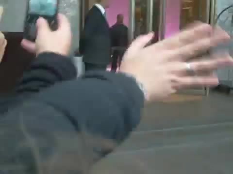 Demi Lovato en Argentina 28_4_12 Salida del Hotel Madero 0215