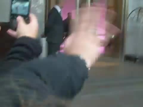 Demi Lovato en Argentina 28_4_12 Salida del Hotel Madero 0219