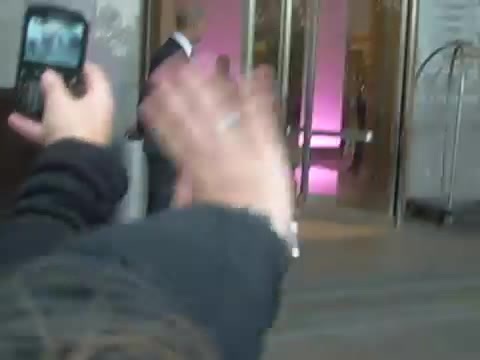 Demi Lovato en Argentina 28_4_12 Salida del Hotel Madero 0222