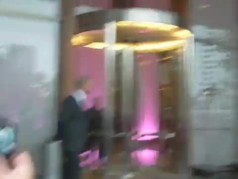 Demi Lovato en Argentina 28_4_12 Salida del Hotel Madero 0268