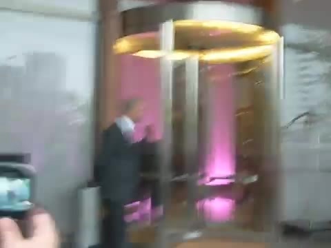 Demi Lovato en Argentina 28_4_12 Salida del Hotel Madero 0276