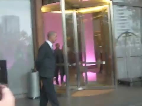 Demi Lovato en Argentina 28_4_12 Salida del Hotel Madero 0294