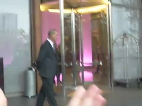 Demi Lovato en Argentina 28_4_12 Salida del Hotel Madero 0324