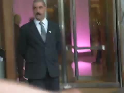 Demi Lovato en Argentina 28_4_12 Salida del Hotel Madero 0457