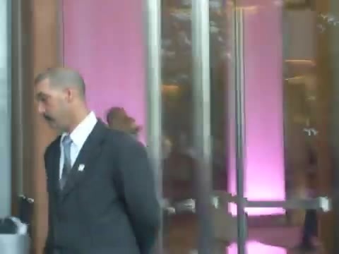 Demi Lovato en Argentina 28_4_12 Salida del Hotel Madero 0562