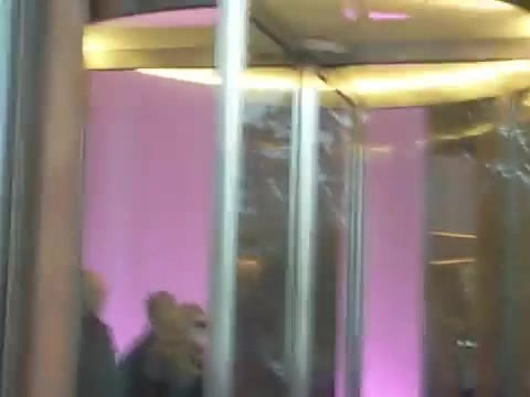 Demi Lovato en Argentina 28_4_12 Salida del Hotel Madero 0654