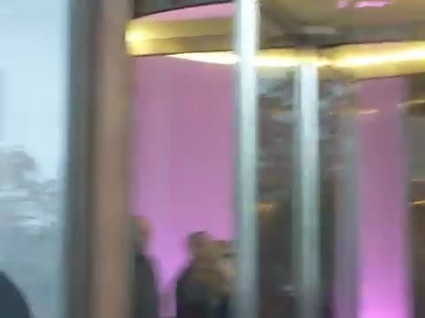 Demi Lovato en Argentina 28_4_12 Salida del Hotel Madero 0668