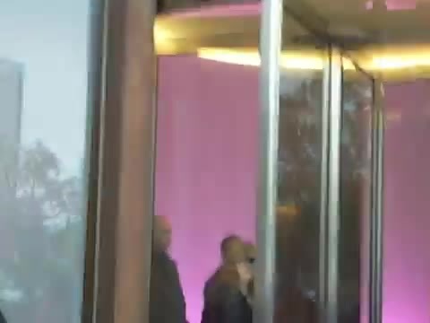 Demi Lovato en Argentina 28_4_12 Salida del Hotel Madero 0696