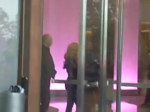 Demi Lovato en Argentina 28_4_12 Salida del Hotel Madero 0832