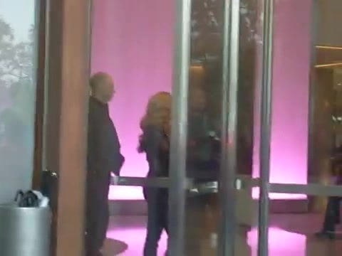 Demi Lovato en Argentina 28_4_12 Salida del Hotel Madero 0846