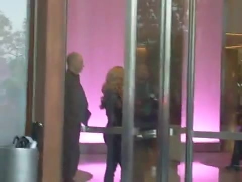 Demi Lovato en Argentina 28_4_12 Salida del Hotel Madero 0848