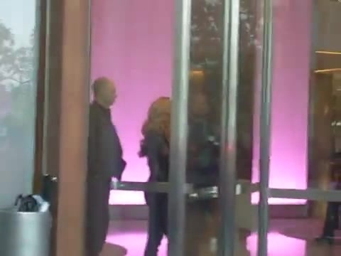 Demi Lovato en Argentina 28_4_12 Salida del Hotel Madero 0858