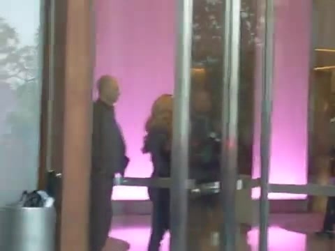 Demi Lovato en Argentina 28_4_12 Salida del Hotel Madero 0862