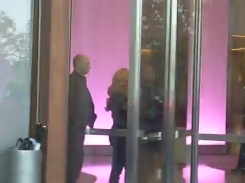 Demi Lovato en Argentina 28_4_12 Salida del Hotel Madero 0864