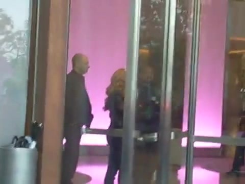 Demi Lovato en Argentina 28_4_12 Salida del Hotel Madero 0877