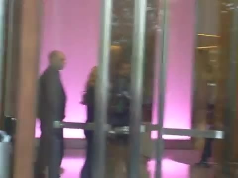 Demi Lovato en Argentina 28_4_12 Salida del Hotel Madero 0908 - Demi en Argentina Salida Del Hotel Madero Part oo1