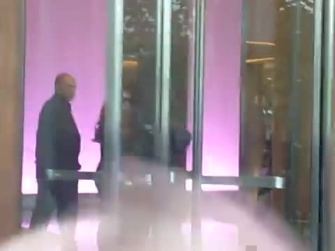 Demi Lovato en Argentina 28_4_12 Salida del Hotel Madero 0951