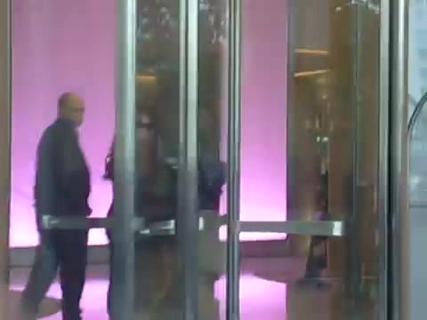 Demi Lovato en Argentina 28_4_12 Salida del Hotel Madero 0965