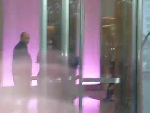 Demi Lovato en Argentina 28_4_12 Salida del Hotel Madero 0967