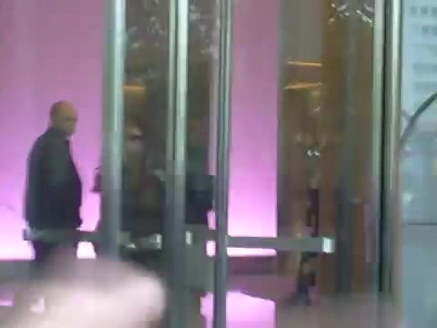 Demi Lovato en Argentina 28_4_12 Salida del Hotel Madero 0974