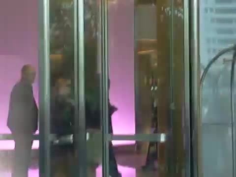 Demi Lovato en Argentina 28_4_12 Salida del Hotel Madero 1011 - Demi en Argentina Salida Del Hotel Madero Part oo2