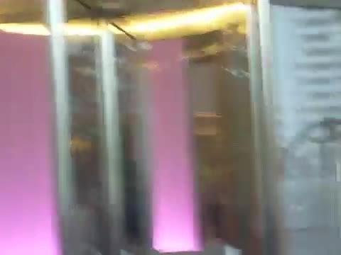 Demi Lovato en Argentina 28_4_12 Salida del Hotel Madero 1500