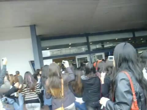 Demi Lovato at the airport. Argentina. 2012 0627 - Demi at the airport Argentina 2012 Part oo1