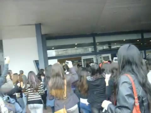 Demi Lovato at the airport. Argentina. 2012 0632 - Demi at the airport Argentina 2012 Part oo1