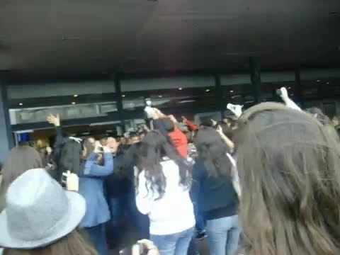 Demi Lovato at the airport. Argentina. 2012 0887 - Demi at the airport Argentina 2012 Part oo1