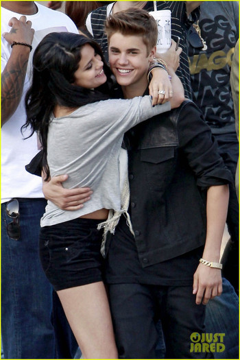 justin-bieber-selena-gomez-boyfriend-set-07 - Jelena BoyFriend Set Snuggles---April 2012