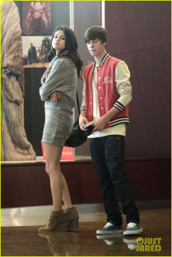 justin-bieber-selena-gomez-saturday-night-date-01