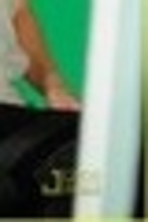 0018013657_009 - Puzzele Selena Gomez