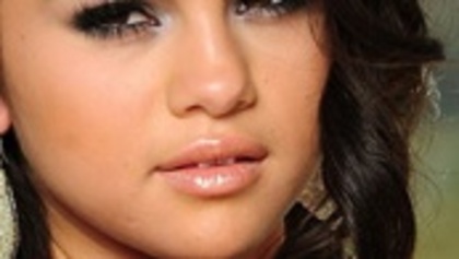 selena-gomez-a-year-without-rain-th_005