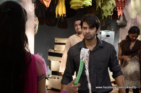 16 - Iss Pyaar Ko Kya Naam Doon - Picture Gallery II