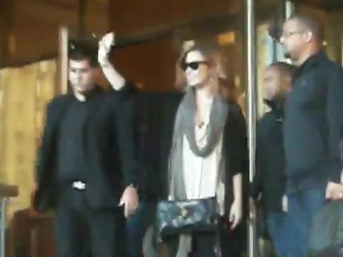 Demi Lovato Saludando en el hotel Radisson Uruguay 29_04_12 0076 Demi Lovato Saludando en el hotel Radisson Uruguay 29_04_12 0076