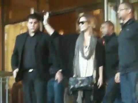 Demi Lovato Saludando en el hotel Radisson Uruguay 29_04_12 0088 Demi Lovato Saludando en el hotel Radisson Uruguay 29_04_12 0088