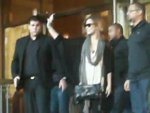 Demi Lovato Saludando en el hotel Radisson Uruguay 29_04_12 0090 Demi Lovato Saludando en el hotel Radisson Uruguay 29_04_12 0090