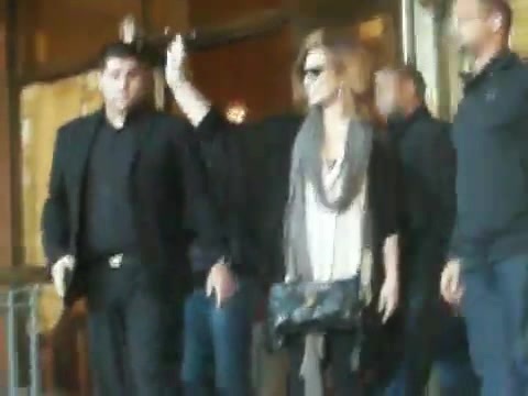 Demi Lovato Saludando en el hotel Radisson Uruguay 29_04_12 0092 Demi Lovato Saludando en el hotel Radisson Uruguay 29_04_12 0092