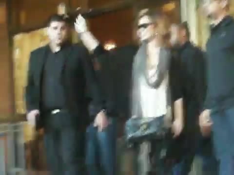 Demi Lovato Saludando en el hotel Radisson Uruguay 29_04_12 0095 Demi Lovato Saludando en el hotel Radisson Uruguay 29_04_12 0095