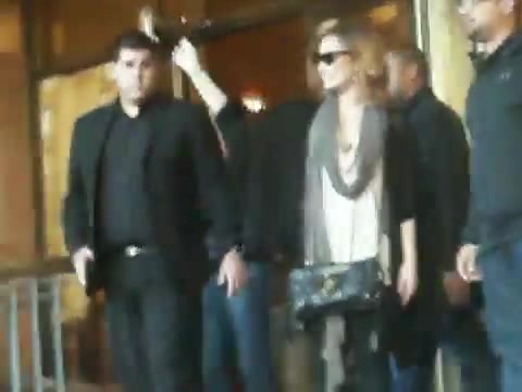 Demi Lovato Saludando en el hotel Radisson Uruguay 29_04_12 0096 Demi Lovato Saludando en el hotel Radisson Uruguay 29_04_12 0096