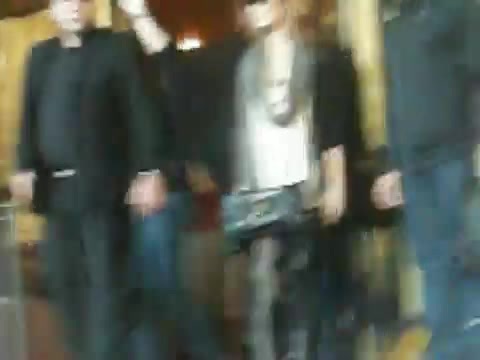 Demi Lovato Saludando en el hotel Radisson Uruguay 29_04_12 0106 Demi Lovato Saludando en el hotel Radisson Uruguay 29_04_12 0106