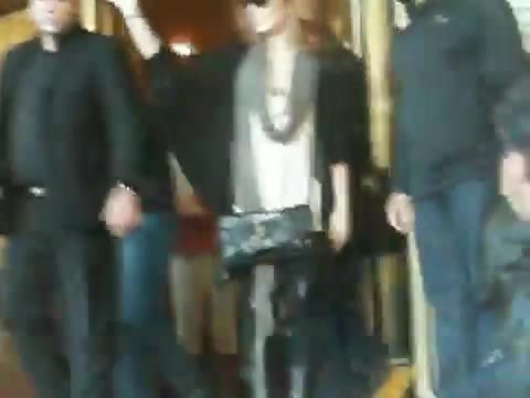 Demi Lovato Saludando en el hotel Radisson Uruguay 29_04_12 0108 Demi Lovato Saludando en el hotel Radisson Uruguay 29_04_12 0108