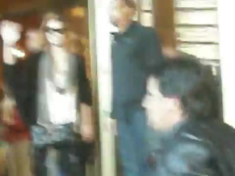 Demi Lovato Saludando en el hotel Radisson Uruguay 29_04_12 0132 Demi Lovato Saludando en el hotel Radisson Uruguay 29_04_12 0132