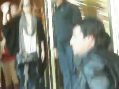 Demi Lovato Saludando en el hotel Radisson Uruguay 29_04_12 0137 Demi Lovato Saludando en el hotel Radisson Uruguay 29_04_12 0137