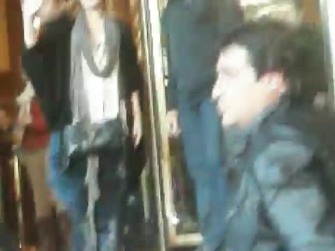 Demi Lovato Saludando en el hotel Radisson Uruguay 29_04_12 0142 Demi Lovato Saludando en el hotel Radisson Uruguay 29_04_12 0142
