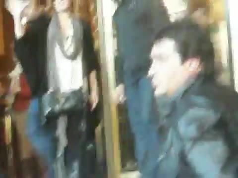 Demi Lovato Saludando en el hotel Radisson Uruguay 29_04_12 0144 Demi Lovato Saludando en el hotel Radisson Uruguay 29_04_12 0144