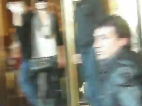 Demi Lovato Saludando en el hotel Radisson Uruguay 29_04_12 0147